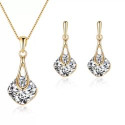 Diamond necklace earrings 

Set
