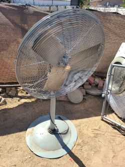PRETTY BIG SIZE FAN WORKS GOOD TEST IT BEFORE U BUY IT... AS IN PICTURES... SE HABLA ESPANOL.. CHECK OUT MY PAGE FOR MORE..