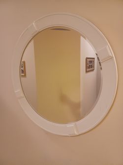 Round Wall Mirror with Cream Frame