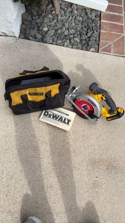 DeWalt Cordless Circular Saw with Bag