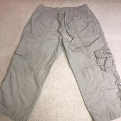 Calvin Klein Size Medium Tan Cropped Cargo Pants WAIST: 28” (stretchy) INSEAM: 21”