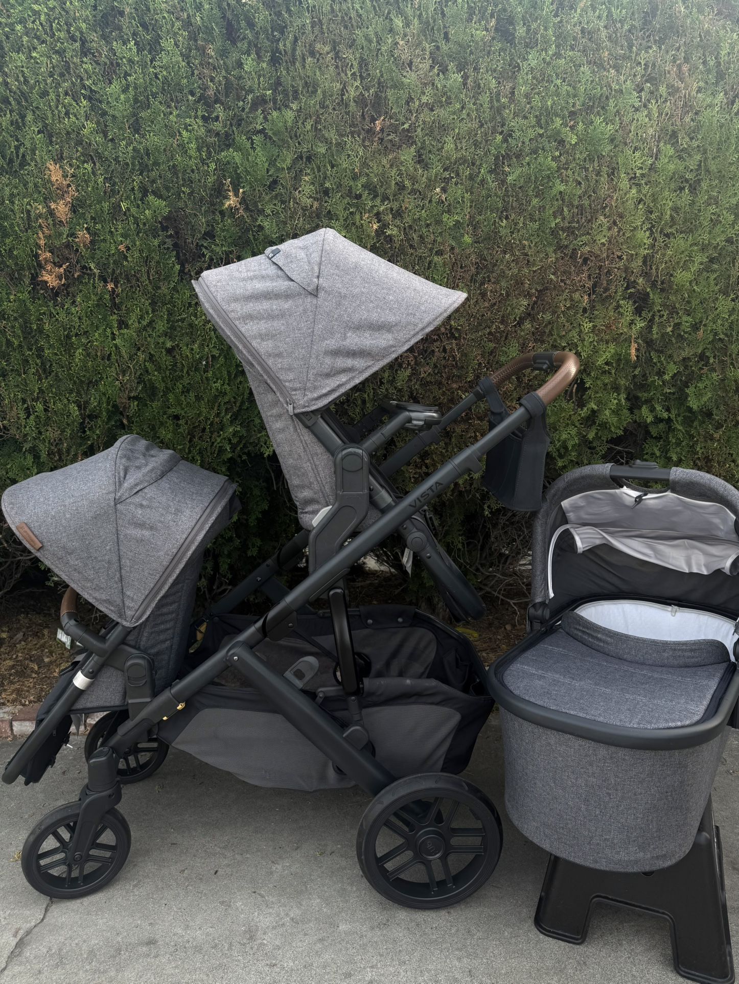 Like New. Uppababy vista v2 double stroller