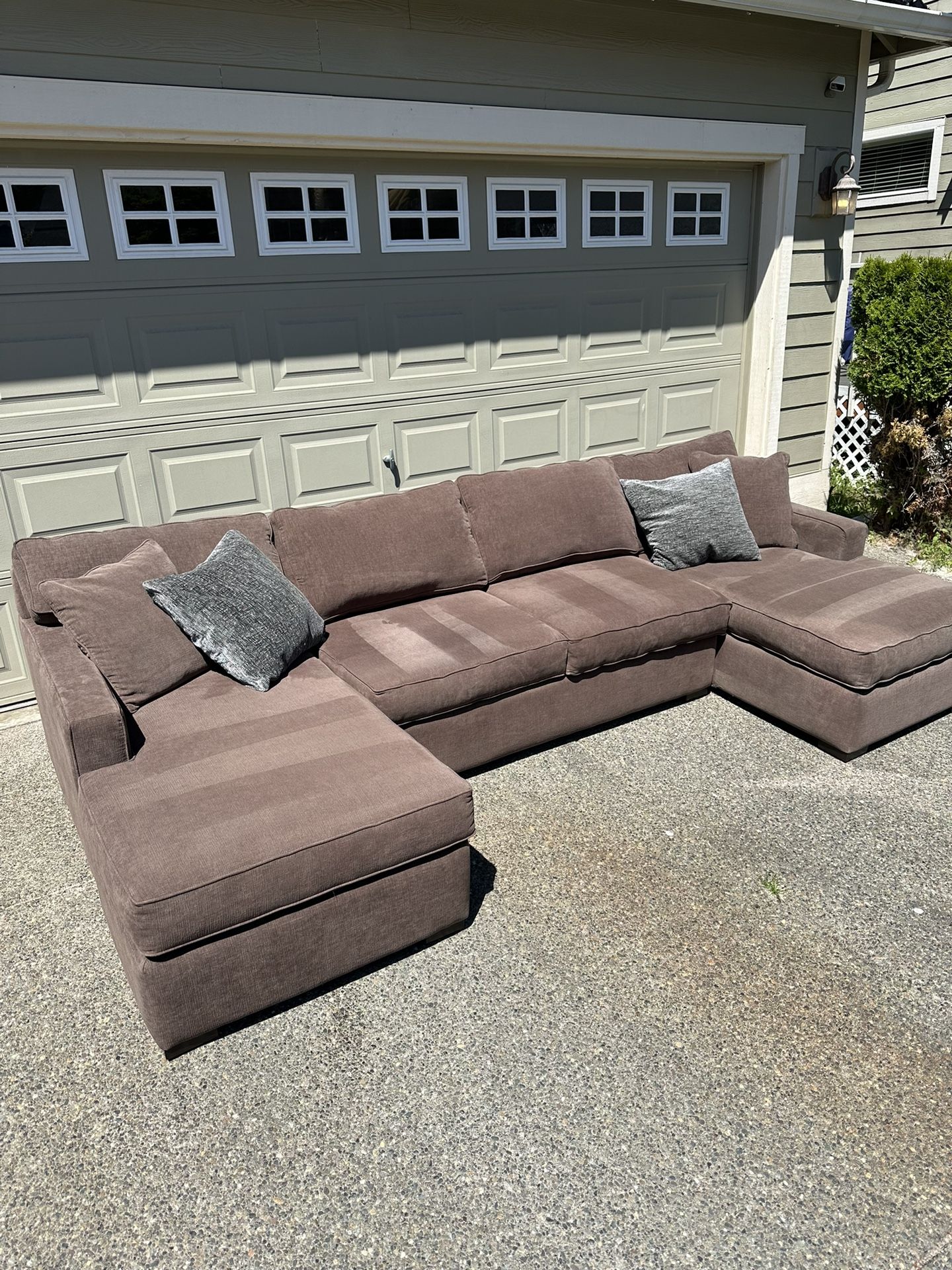 Large Sectional Couch Sofa (FREE DELIVERY!)