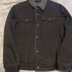 Sz L Levi’s $40