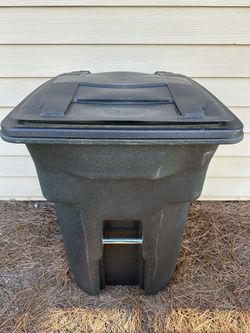 96 Gallon Rolling Trash Can