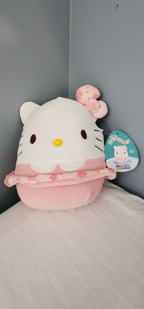 8" Hello Kitty SQUISHMALLOW. NWT