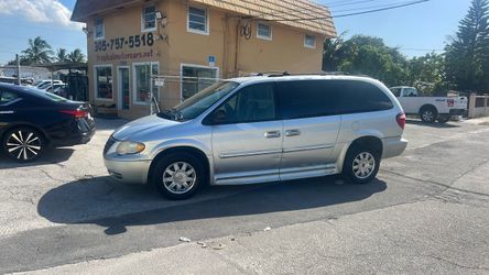 2005 Chrysler Town & Country