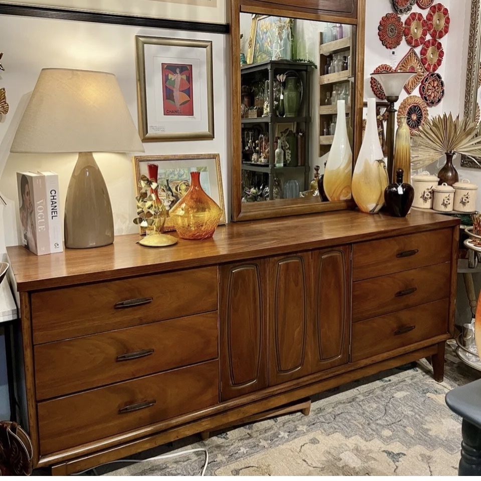 1960’s Mid Century Broyhill Emphasis Dresser With Mirror. 72ʺW × 19ʺD × 30.5ʺH