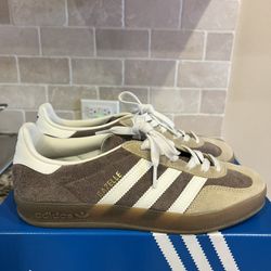 Used-Size 8 Mens Adidas Gazelle