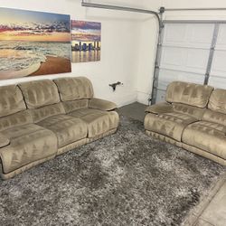 🌟 Ashley Furniture Gorgeous Multi Color Brown Reclining Couch And Loveseat ( FREE DELIVERY 🚚)