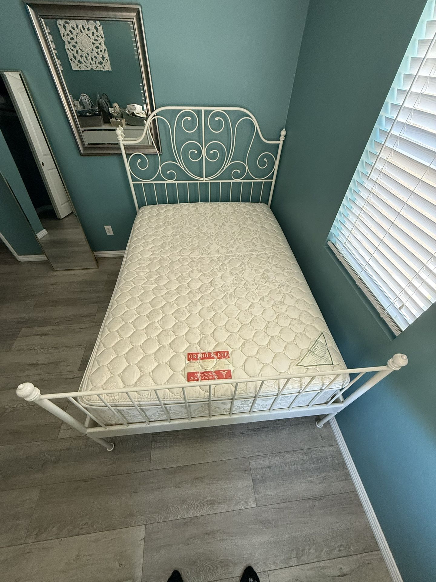 Full Bed Frame With Mattress 