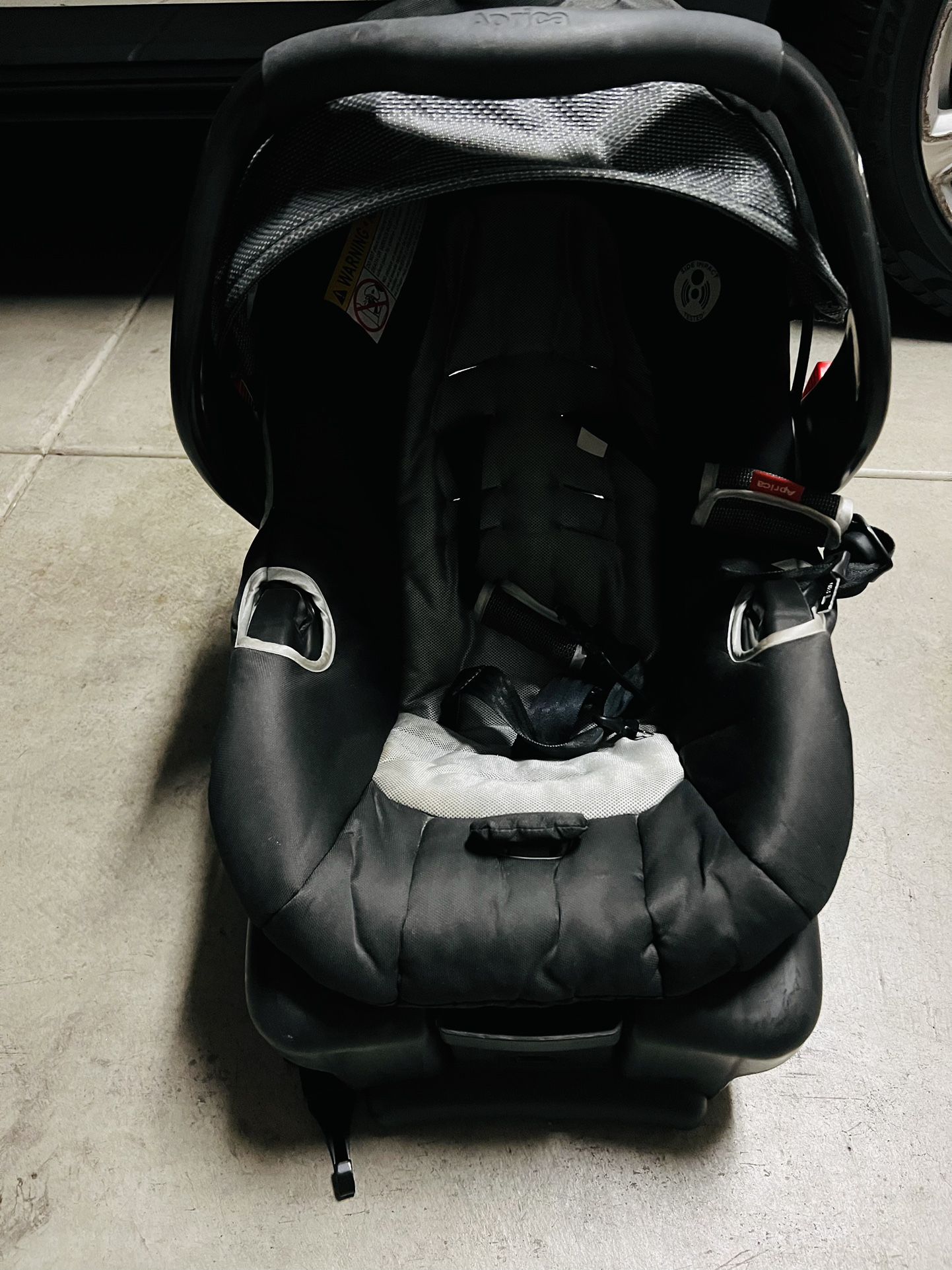 Aprica Ebony car seat with 2 car seat base