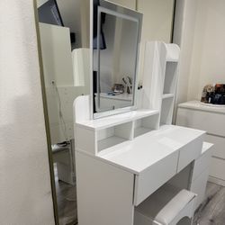 Make Up Vanity White 