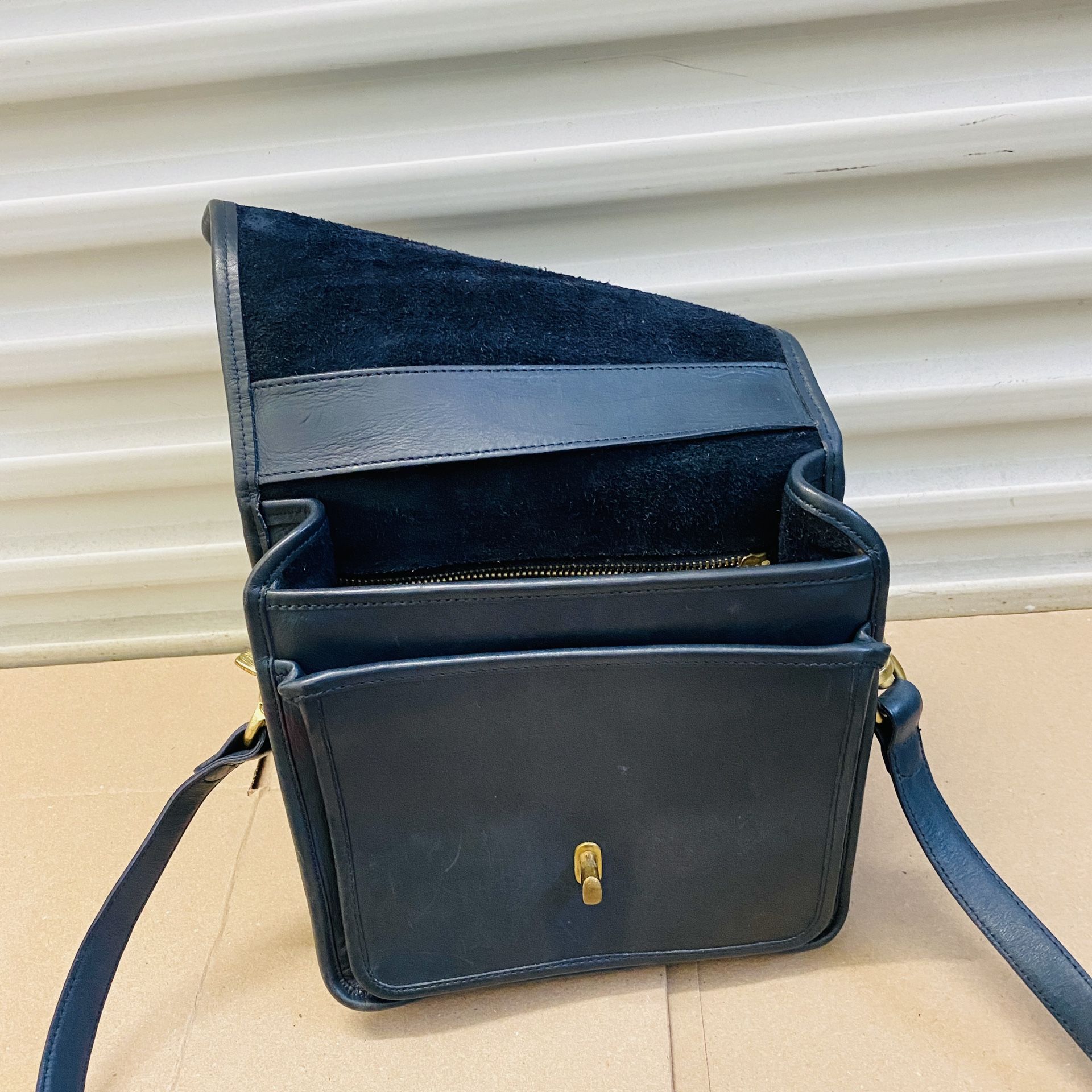 Vintage COACH Turn Lock Leather Station Dark blue Bag Model 202-02