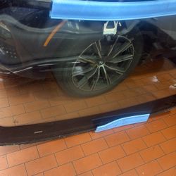 BMW X5  GO5 Front Windshield.