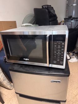 Whirlpool Stainless Steel Countertop Microwave