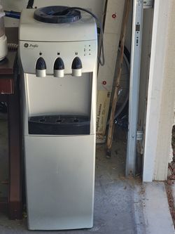 GE PROFILE WATER DISPENSER with 5 gallon jugs