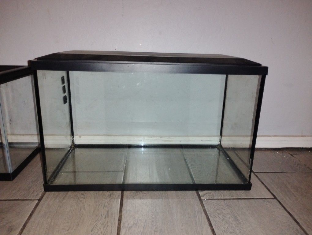 10 Gallon Fish Tank (VIEW IMAGES!)
