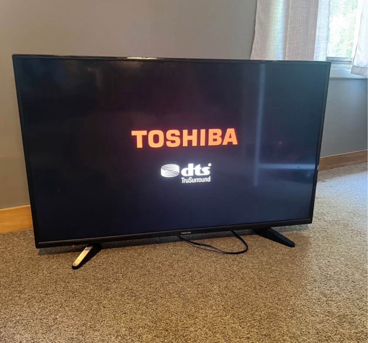 37 in. Toshiba Tv