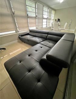 SECTIONAL COUCH 🛋