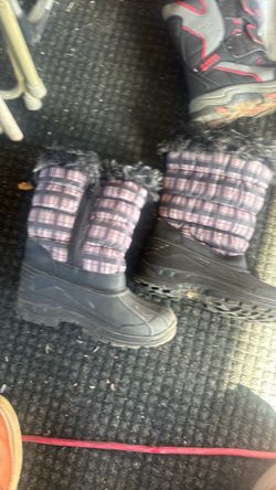 Snow boots