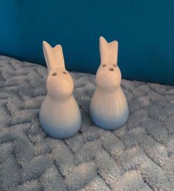 Mini bunny salt and pepper shakers