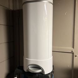 Munchkin step pail diaper geenie