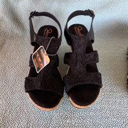 Women’s Skechers Black Lace Wedges Sz 8
