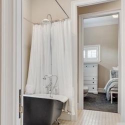 Cast Iron Claw Foot Tub 