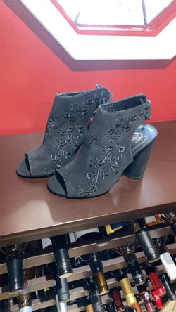 NAZA-S Style Heels SIZE 8