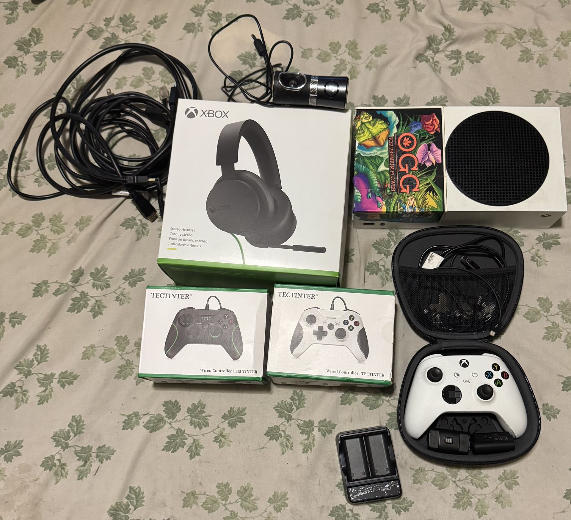 Xbox Bundle With 3 Controllers