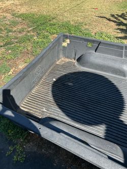 2000 toyota tacoma. bed cover.