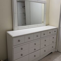 dresser with mirror
