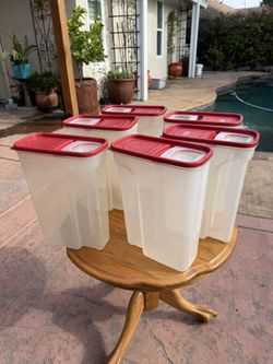 Rubbermaid Storage Containers 