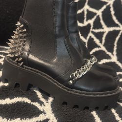 Current Mood boots size 6 new