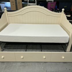 Ashley Furniture Cottage Retreat Twin Day Bed with matching 5 drawer dresser. 