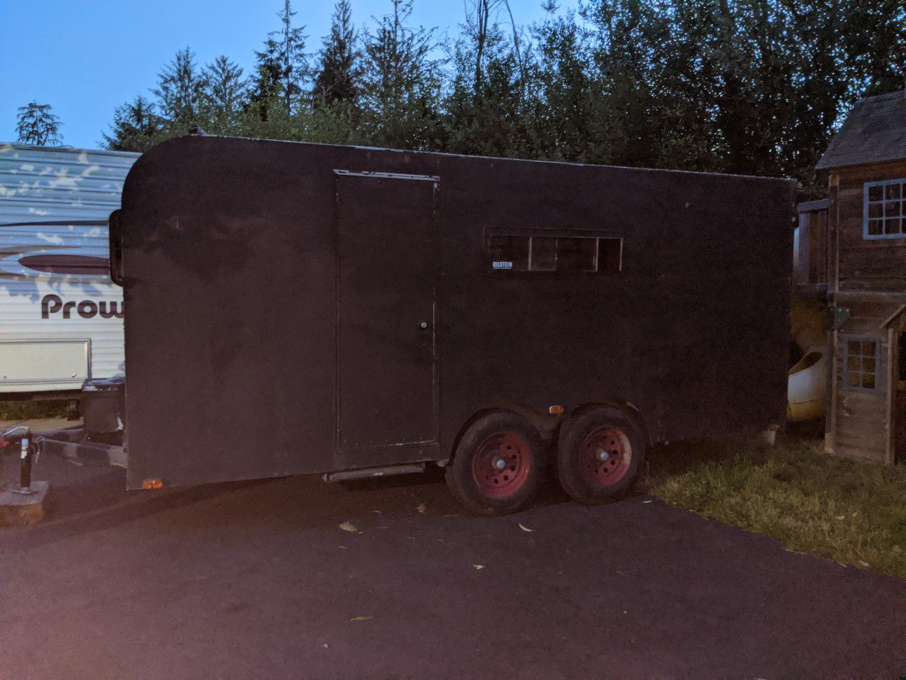 Enclosed car trailer 16'