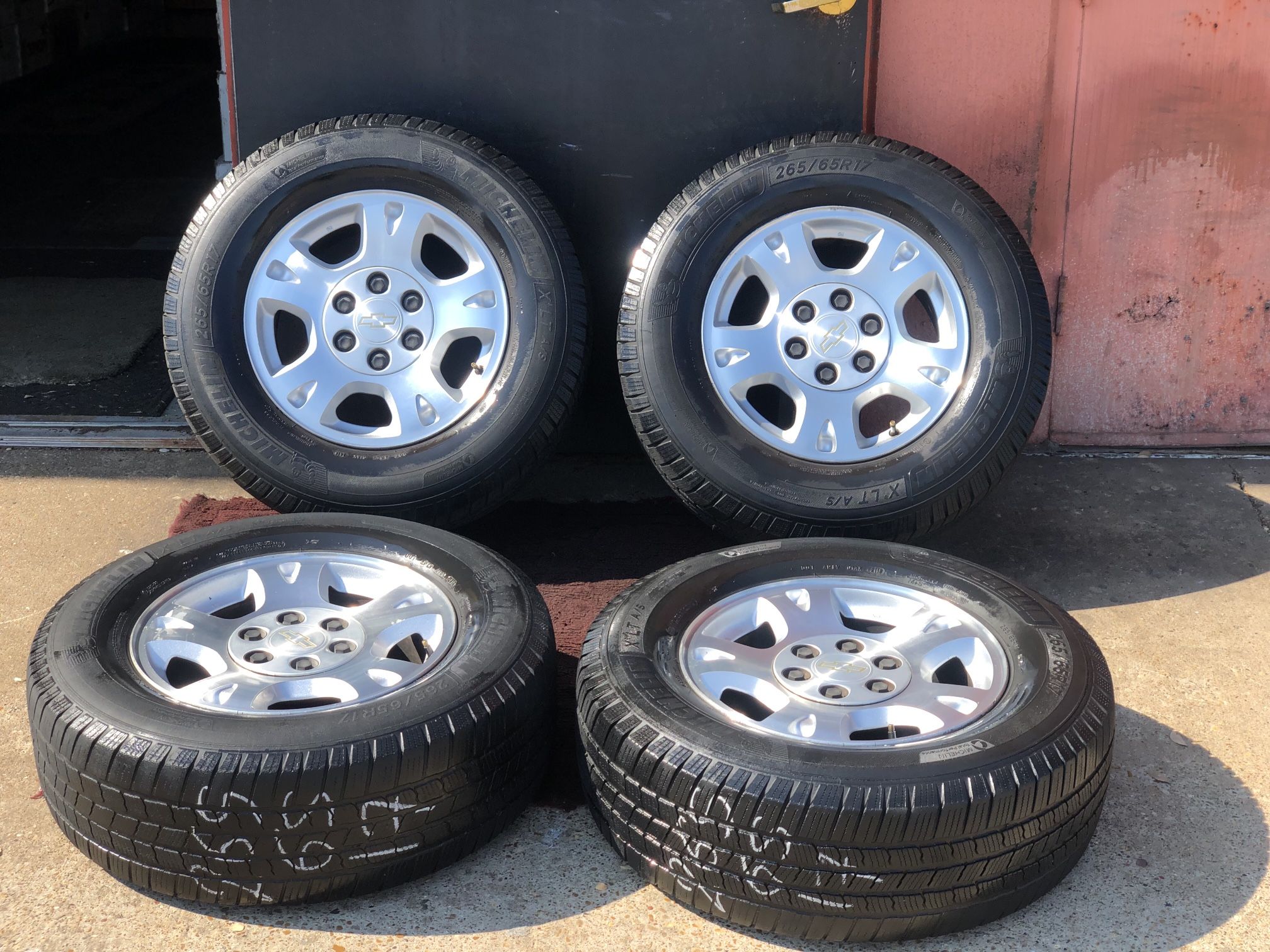 Chevy GMC rims wheels 17 inch factory 6 lugs bolt pattern 5.50 inch 139.70 mm set of 4