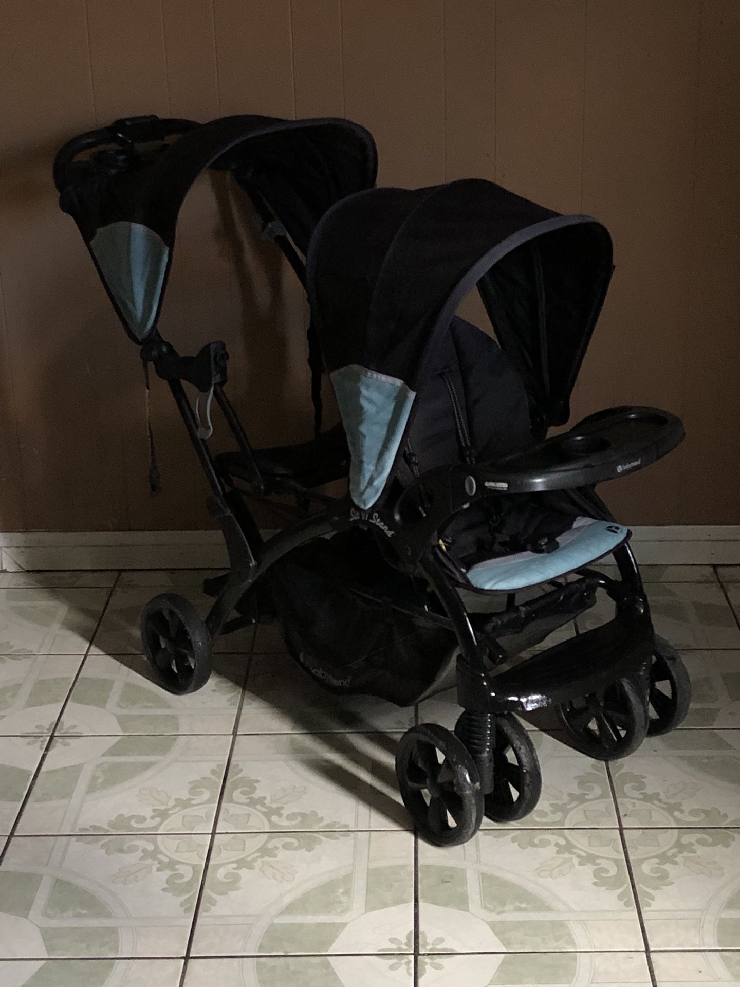 LIKE NEW BABY TREND SEAT AND STAND DOUBLE STROLLER!!!!!