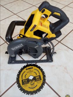 New Dewalt FLEXVOLT Worm Style Circular Saw 7.25in 60V  - Tool Only.
