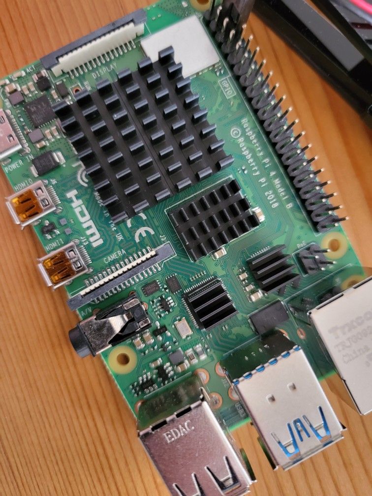 Raspberry Pi 4 B with Fan And Case UPDATE: 4GB RAM
