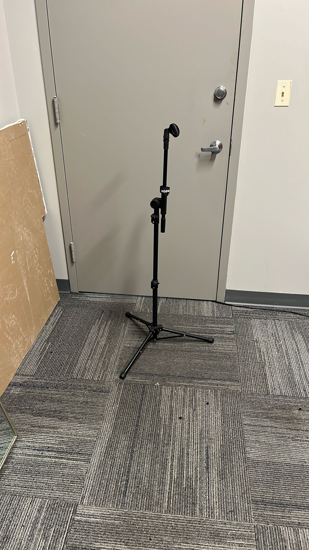 $15 MIC STAND FIRM ON PRICE