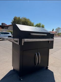 TRAEGER XL SILVERTON 810 PELLET GRILL SMOKER WITH WI-FI TECHNOLOGY USED WORKS GREAT