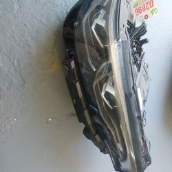 2022 BMW X7 RIGHT HEADLIGHT 