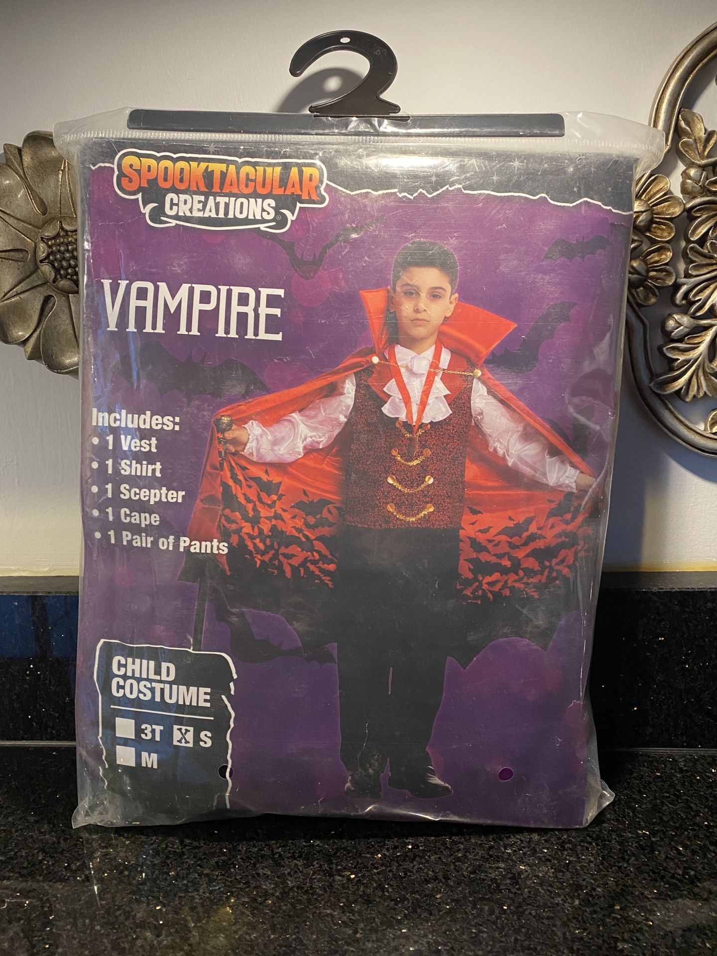 VAMPIRE Deluxe Halloween Costume with Cape + Vampire Fangs & Makeup Child Small