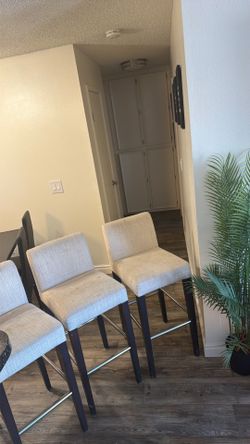 3 island bar stools