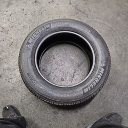 235/65/18 Michelin Tire 235 65 18