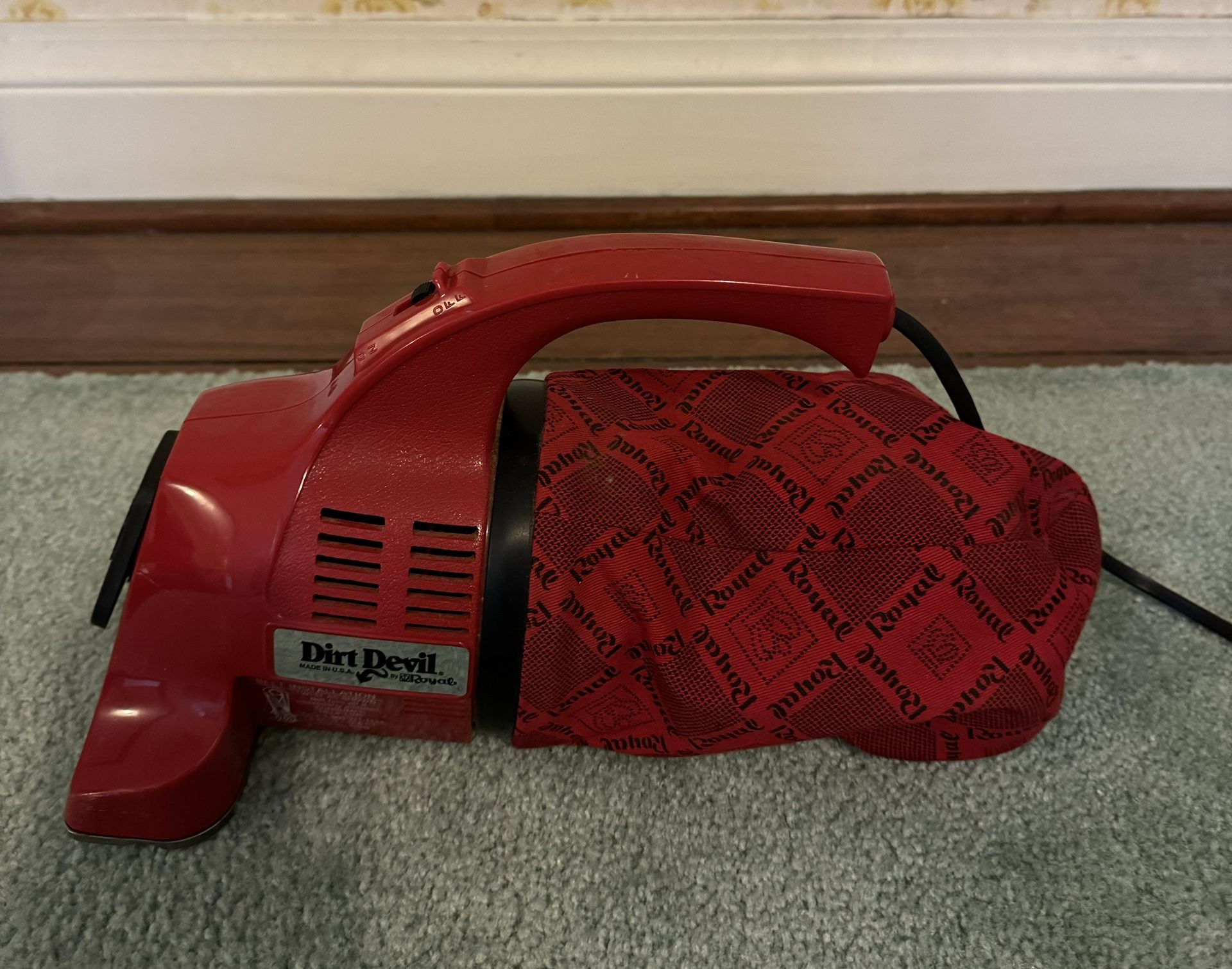 Royal Dirt Devil Hand Vac Handheld Vacuum Model 172