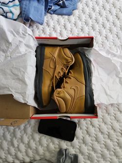 Nike Monoa