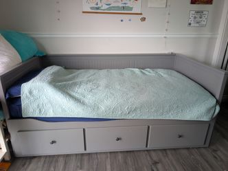 Twin daybed